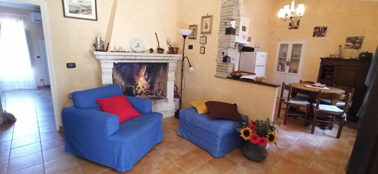 Relax Nell' Antico Borgo Villa Casperia Exterior photo