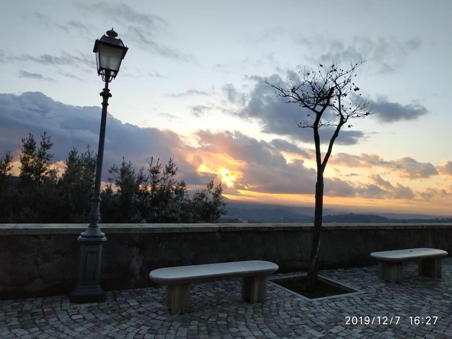 Relax Nell' Antico Borgo Villa Casperia Exterior photo