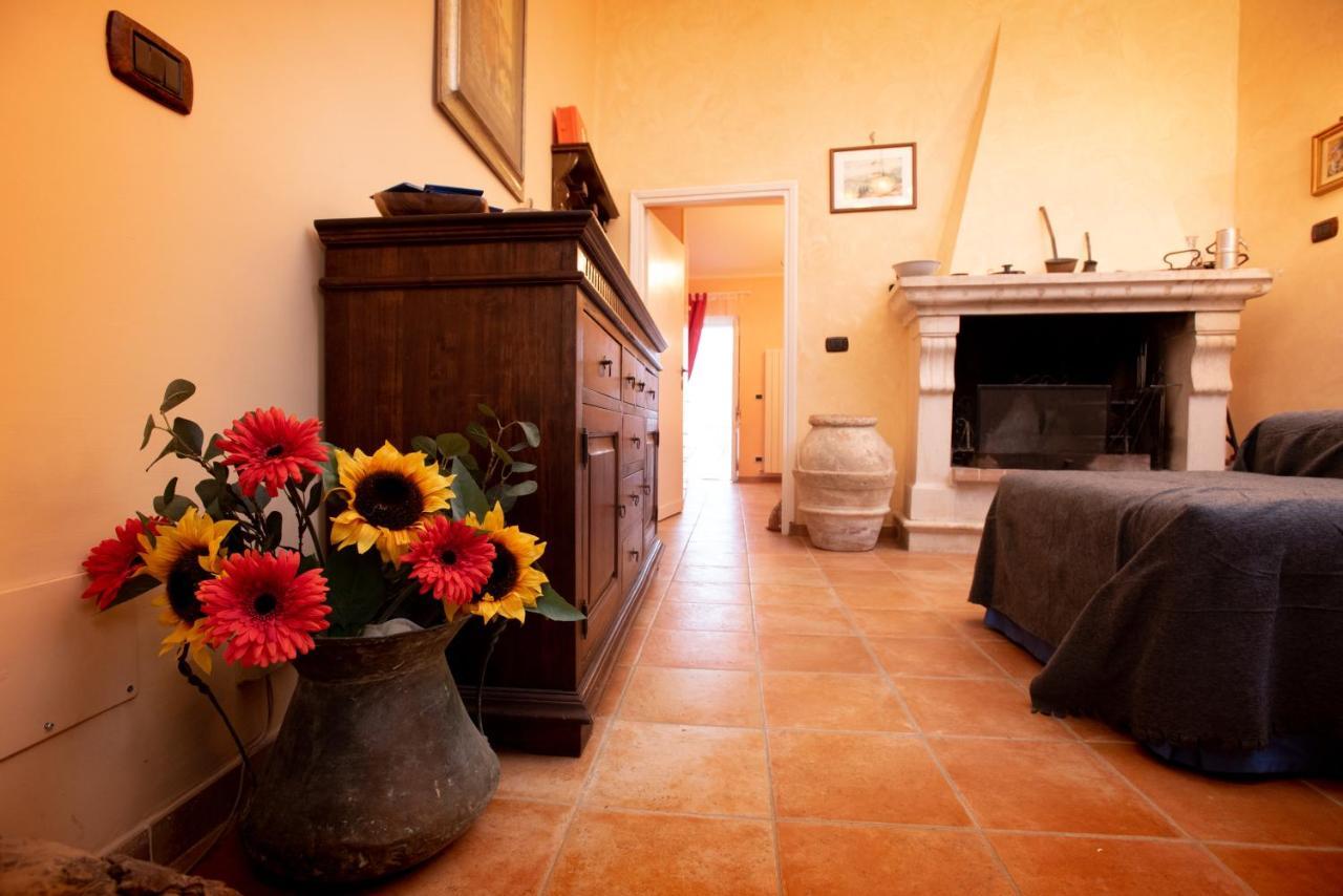 Relax Nell' Antico Borgo Villa Casperia Exterior photo