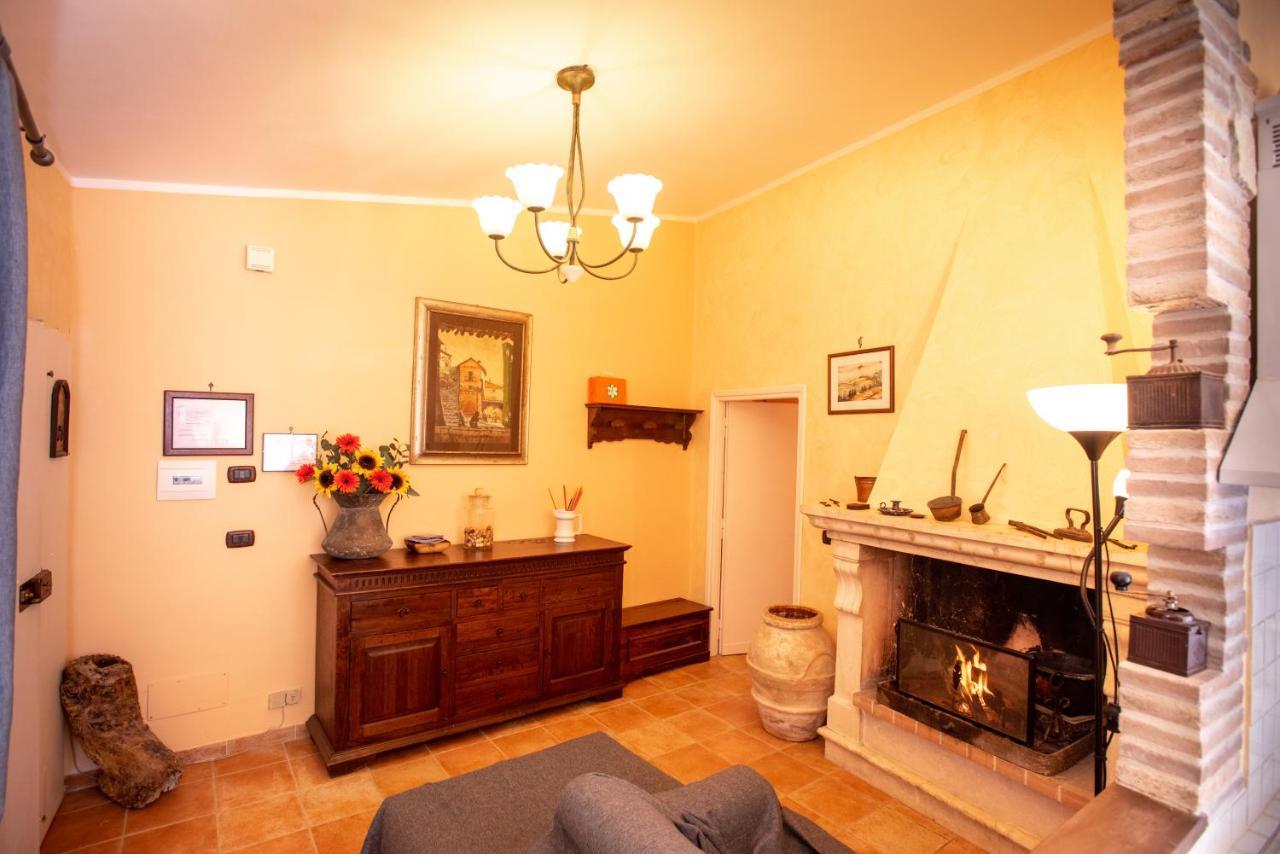 Relax Nell' Antico Borgo Villa Casperia Exterior photo