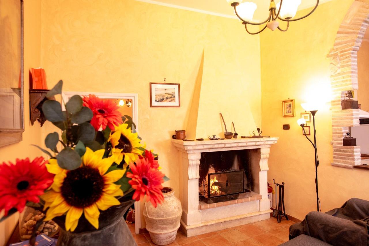 Relax Nell' Antico Borgo Villa Casperia Exterior photo