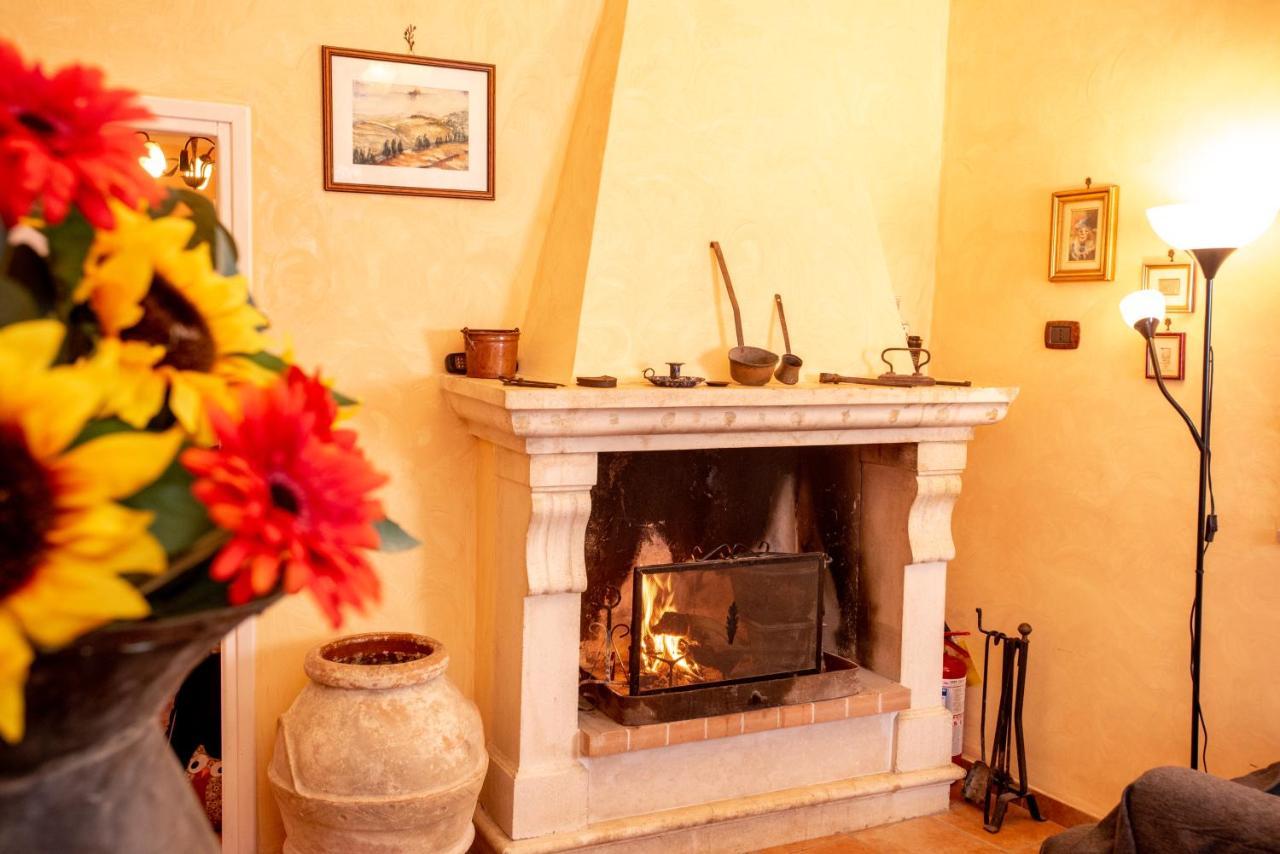 Relax Nell' Antico Borgo Villa Casperia Exterior photo