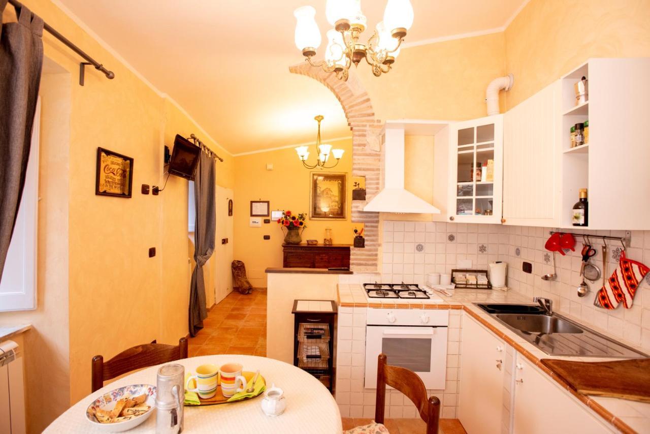 Relax Nell' Antico Borgo Villa Casperia Exterior photo