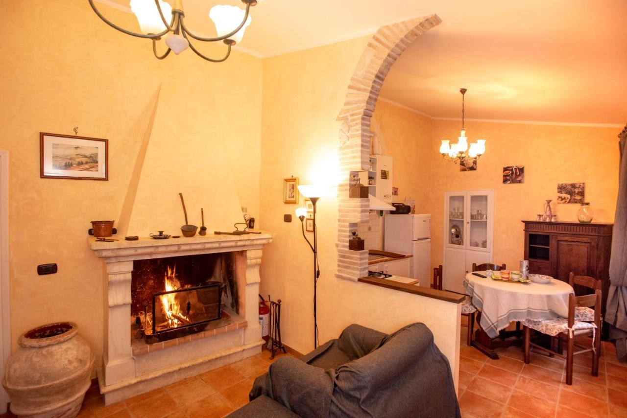 Relax Nell' Antico Borgo Villa Casperia Exterior photo