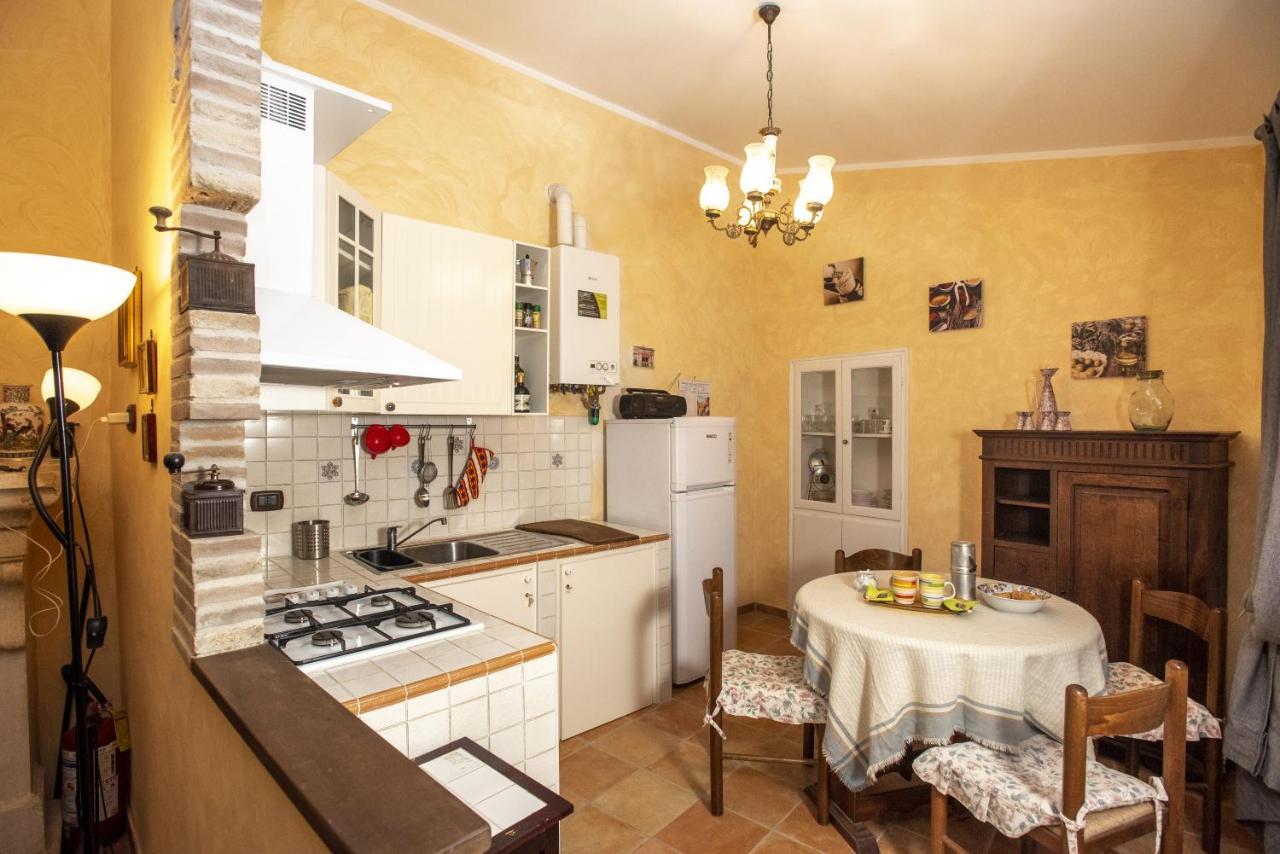 Relax Nell' Antico Borgo Villa Casperia Exterior photo